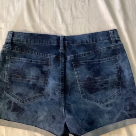 DENIM TIE DYE SHORTS  ( Size: 10) NWOT  ( Color: Dark  Blue/ Tie Dye) - Picture 5 of 6